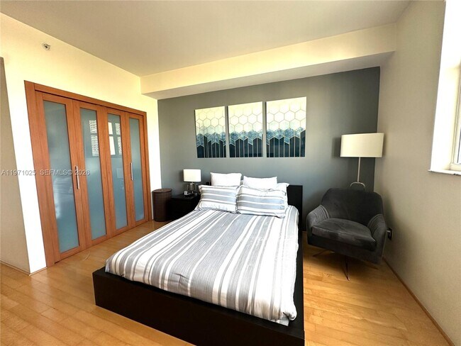 Building Photo - 2475 Brickell Ave