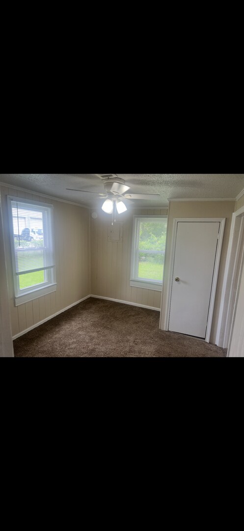 Building Photo - Adorable 2 BR / 1 BA - Cute affordable Home - Fort Walton Beach - Behind  ACE Hardware off Racetr...