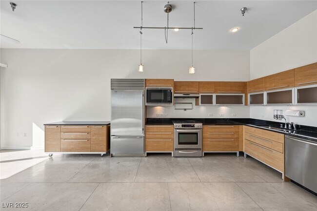 Building Photo - 200 Hoover Ave