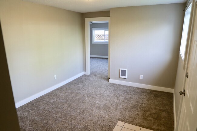 Building Photo - Cozy Remodeled 3-bedroom 2 bath Home - Close to State Capitol - On BUS LINE