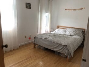 Building Photo - Stunning 2BR Queen Anne Victorian in East Rock | Bay Windows | In-Unit W/D | Parking Included