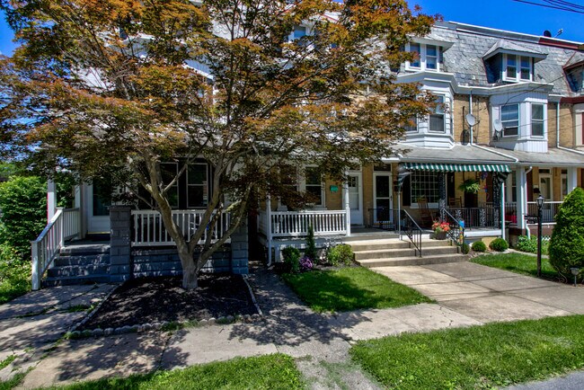 Building Photo - 1115 Frances Ave