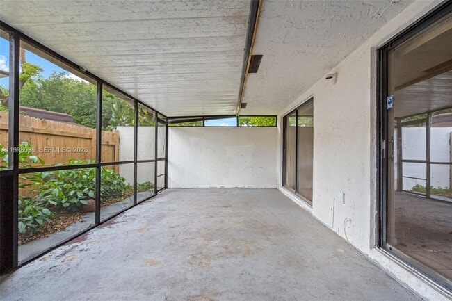 Building Photo - 6916 SW 37th St