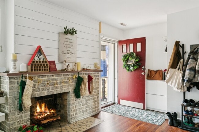 Building Photo - 18 S Greenfield Ave