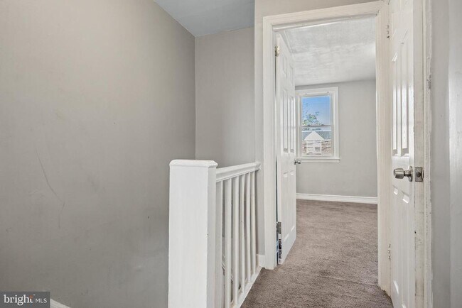 Building Photo - 1130 S Merrimac Rd