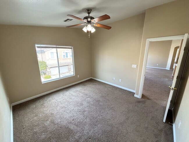 Building Photo - Gorgeous 2Bed/2Bath/1CarGarage TownHouse, located in the NW part of the valley