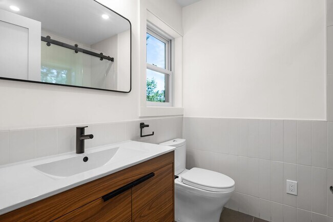 Building Photo - Modern Farmhouse 3 Bedroom 3.5 Barhroom