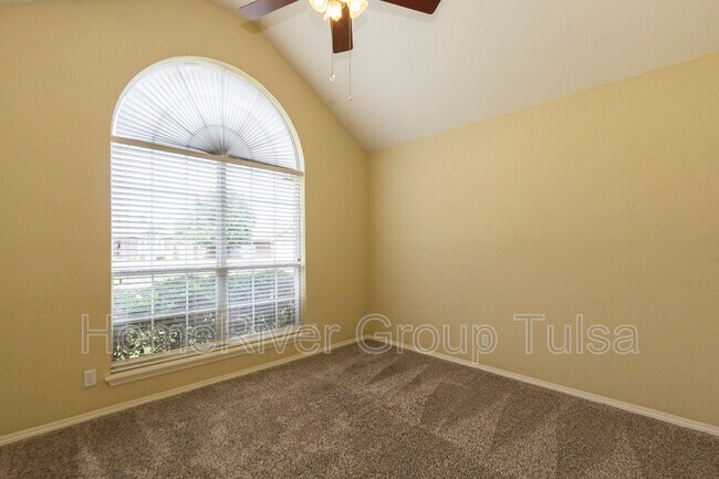 Building Photo - 309 W Charleston St