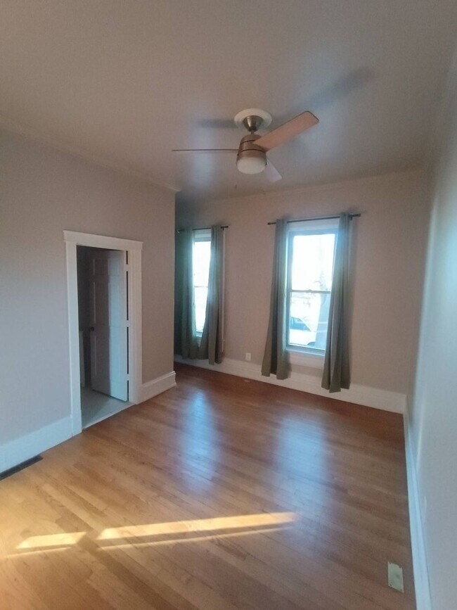 Building Photo - 2035-2037 N Buffum St