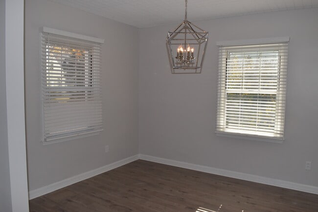 Building Photo - 1313 Bursal Ave