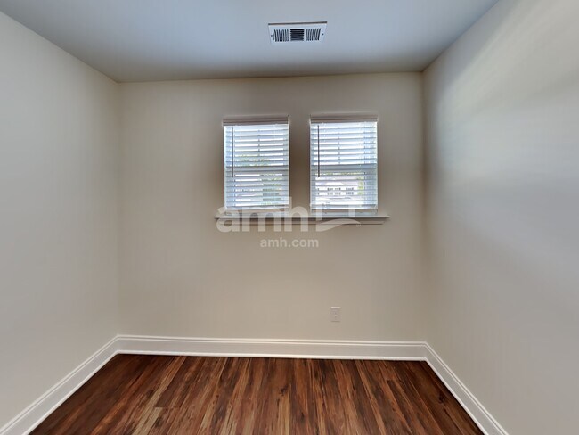 Building Photo - 5961 Hagar Vly Dr