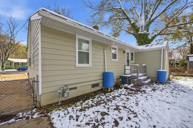 Building Photo - 723 Woodfin Rd