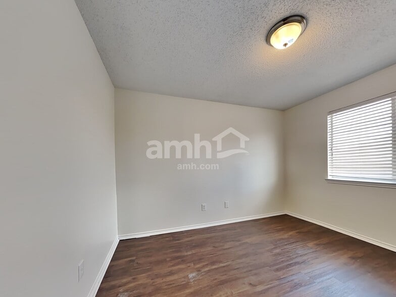 Building Photo - 1364 Honeysuckle Ln