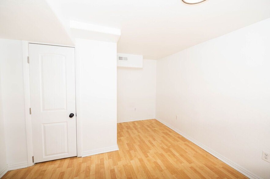Building Photo - 889 N 900 W