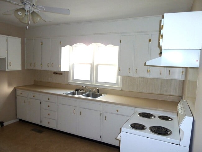 Building Photo - 1722 Nickerson Ave