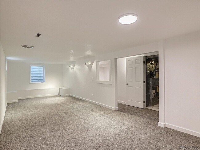 Building Photo - Take advantage of our limited-time offer: ...