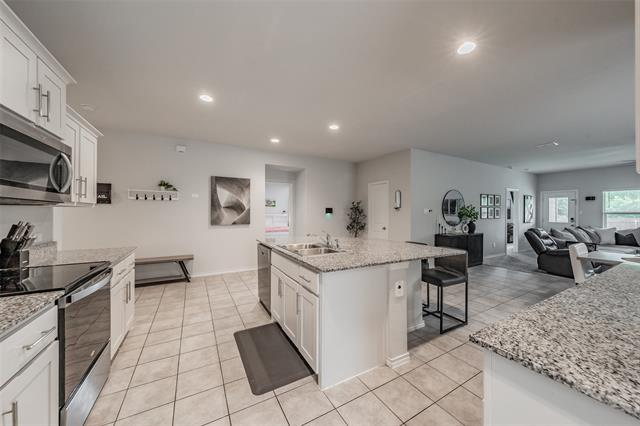 Building Photo - 104 Piping Rock Dr