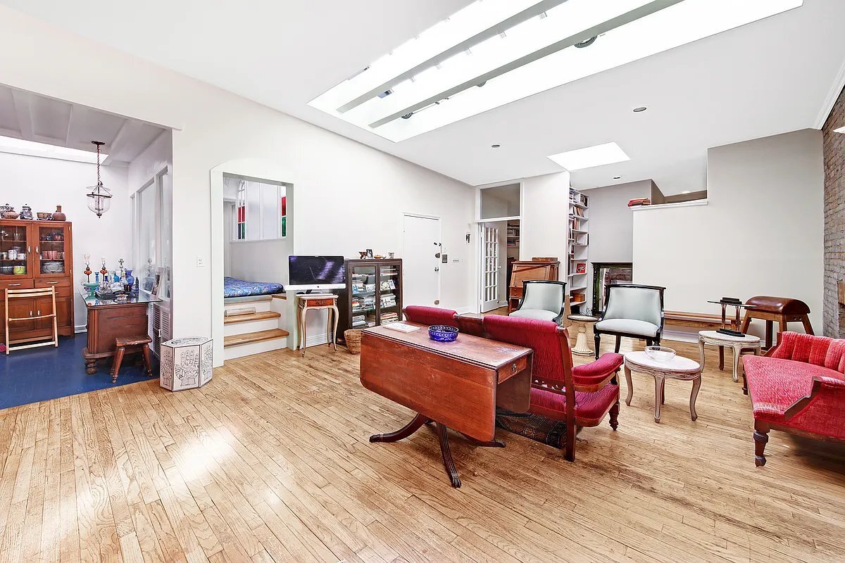 Building Photo - 318 W 14th St