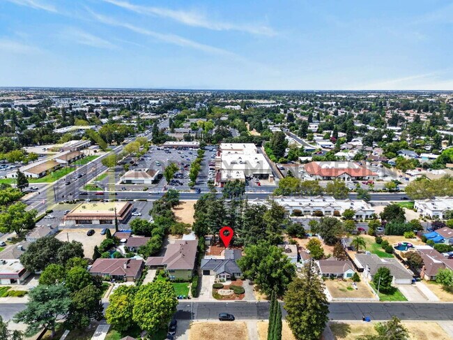 Building Photo - 9550 Colton Ave