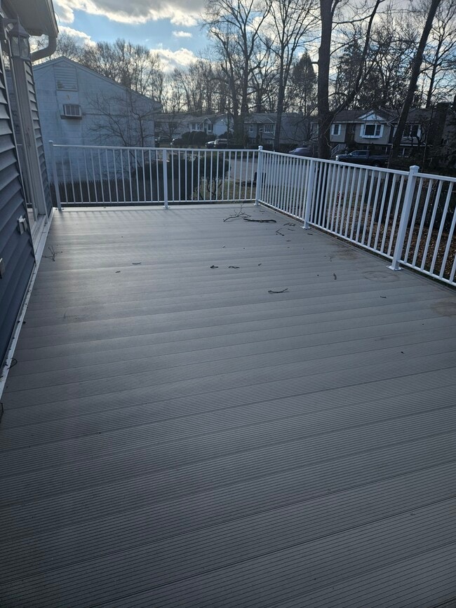 Building Photo - 11 Laurel Ave