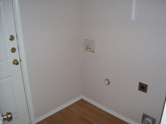 Building Photo - 2849 Southampton Way