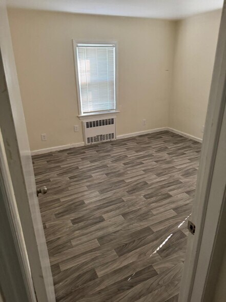 Building Photo - 32 Starr Ave