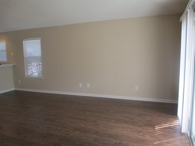Building Photo - 14428 Woodfield Cir N