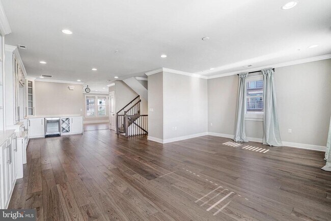 Building Photo - 621 Bluemont Ave