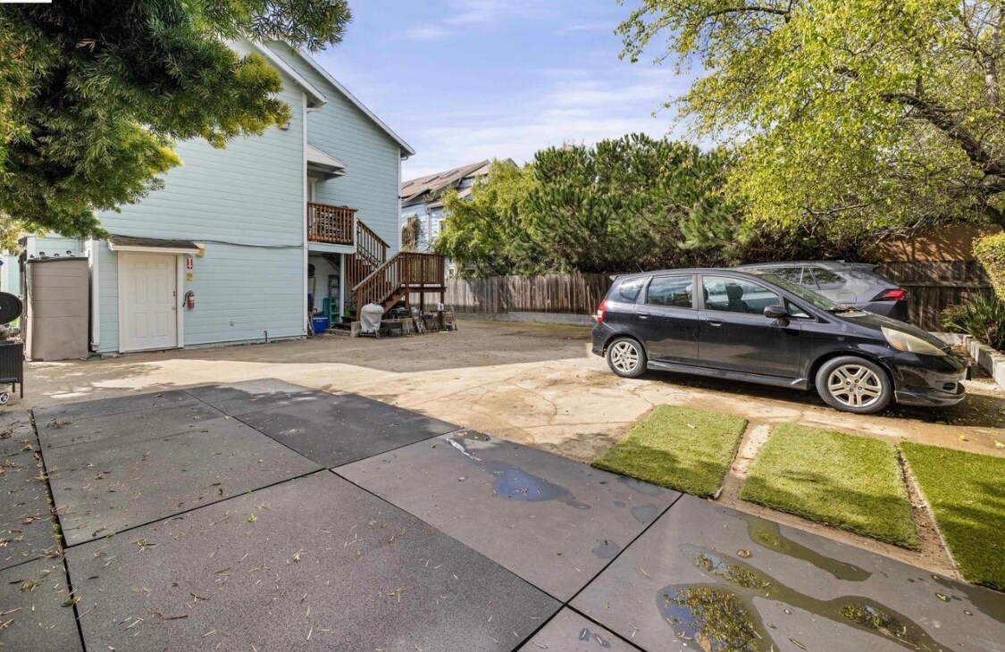 Parking Space - 1619 Fairview St