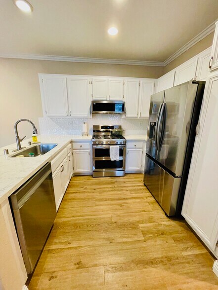 Building Photo - 40 Mesquite