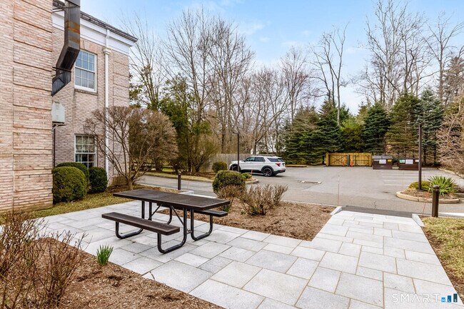 Building Photo - 1990 Bronson Rd