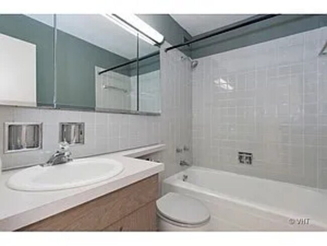 Building Photo - 3550 N Lake Shore Dr