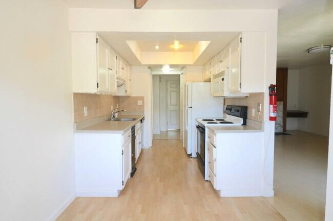 Building Photo - 2 bedroom in San Rafael CA 94901