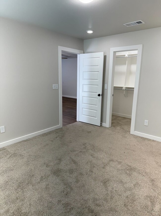 Building Photo - 10307 Creek St