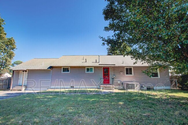 Building Photo - 321 Patrician Dr