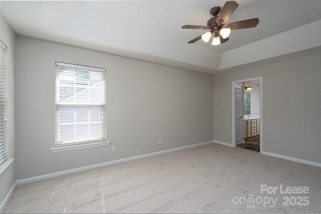 Building Photo - 604 Queenswater Ln
