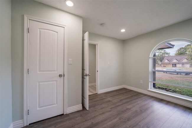 Building Photo - 7115 Shady Moss Ln