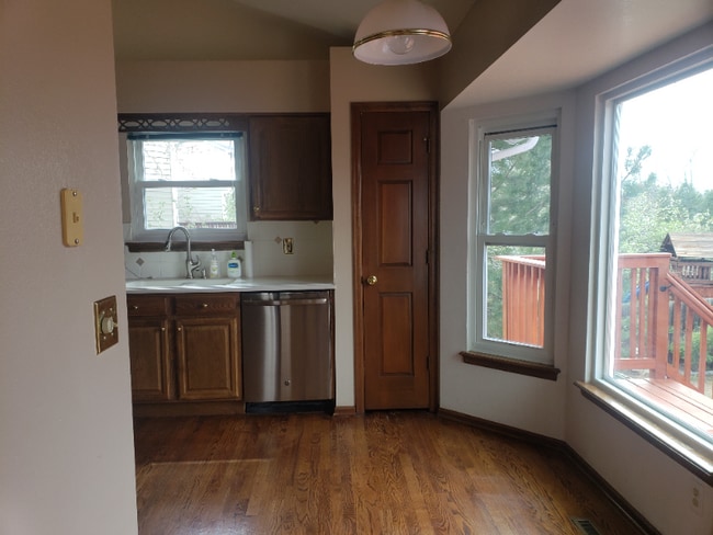 Building Photo - 2043 E Nichols Dr