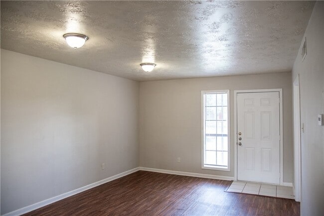 Building Photo - 1902 Woodsman Dr