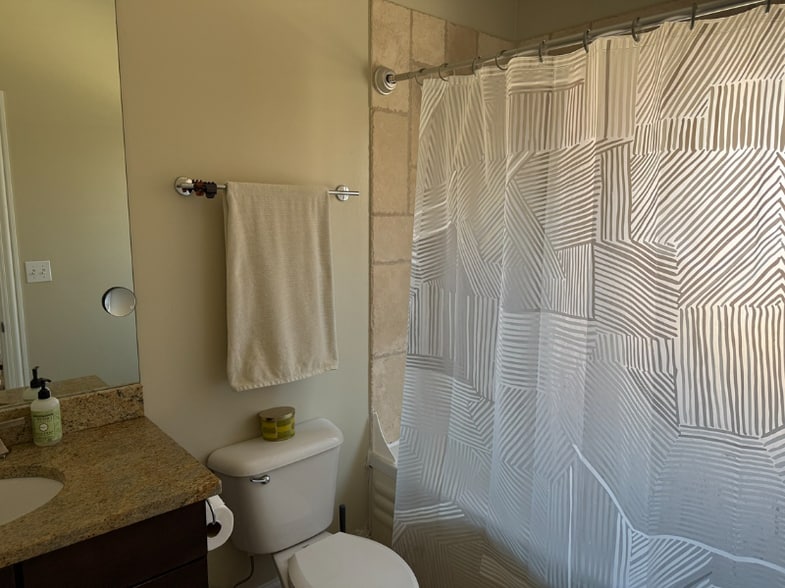 Building Photo - 1215 W Sunnyside Ave