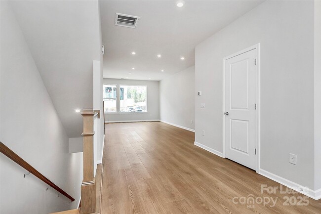 Building Photo - 5731 Castlerea Dr