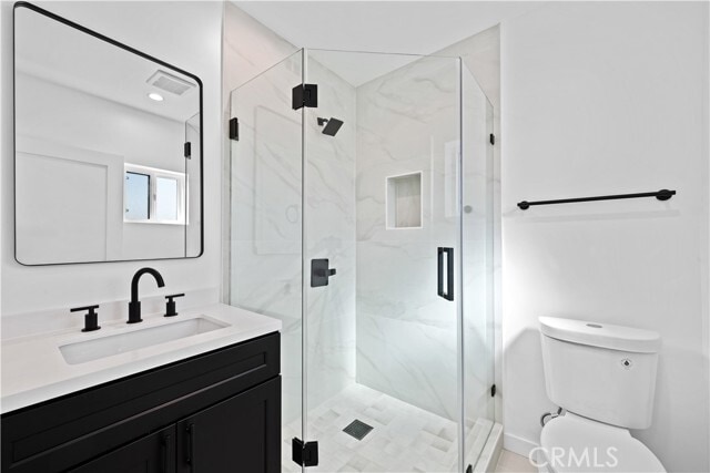 Building Photo - 1340 N Kingsley Dr