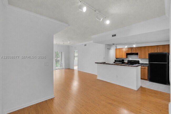 Building Photo - 5880 W Sample Rd
