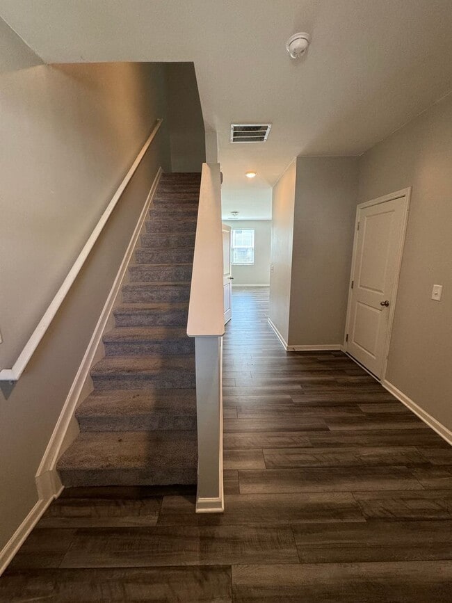 Building Photo - Nice 2/2.5 Townhouse in Cartersville- $1,495