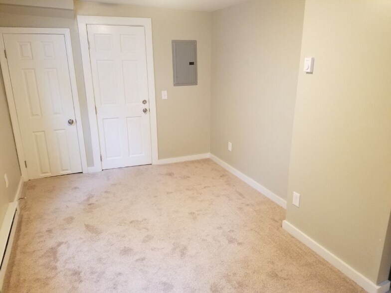 Building Photo - 68 Pearl St