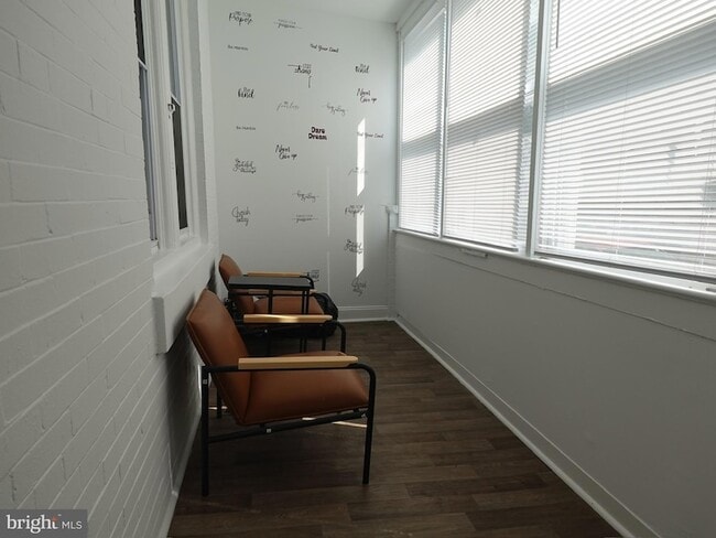 Building Photo - 6139 Larchwood Ave