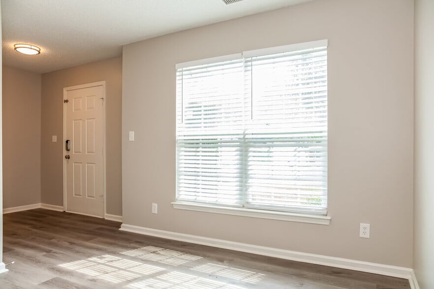 Building Photo - 10316 Gold Pan Rd