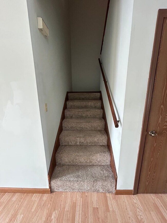 Building Photo - 2 bed/ 2 bath Condominium