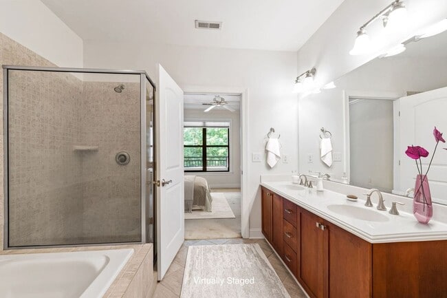 Building Photo - AVAILABLE NOW! $200 off 1st month's rent!! Gorgeous 1 bedroom, 1 bath condo in The Landing at Sou...