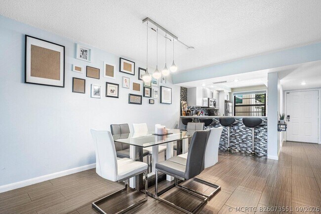 Building Photo - 6121 Balboa Cir